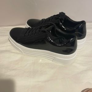 J/SLIDES Amanda Platform Sneaker